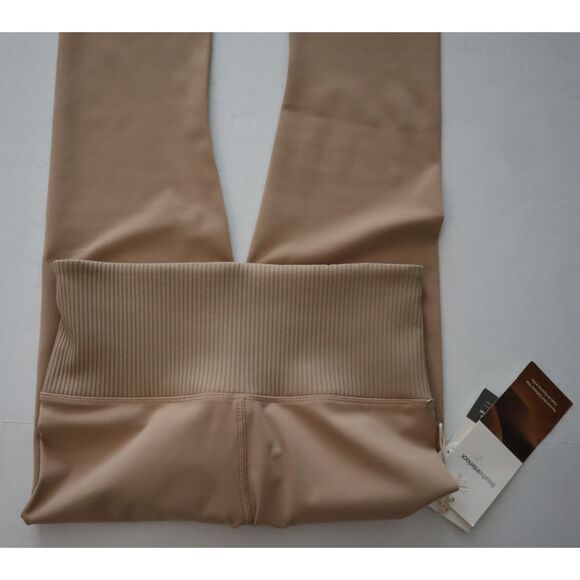 Vuori VW428-COC Women's Sz XS Coconut Beige Rib Studio 7/8 Leggings - Picture 9 of 13